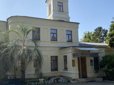 Здание бывшей дачи "Надежда" основателя парка "Дендрарий" С.Н.Худекова