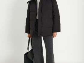 Пуховик с опушкой и воротником-стойкой