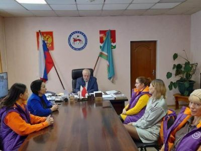 Глава Алдана вручил благодарственные письма волонтерам