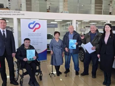 Ключи от новых автомобилей вручили пострадавшим на производстве якутянам