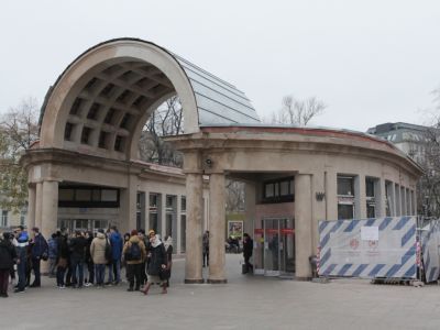 Станция метрополитена "Дворец Советов", ныне Кропоткинская