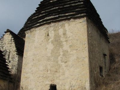 Склеп наземный башенный с пирамидальной ступенчатой кровлей 7