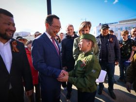 Глава Якутии принял участие в праздничных мероприятиях проекта «Проспект Победы»