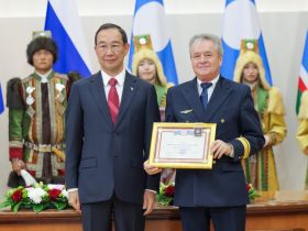 Глава Якутии вручил государственные награды