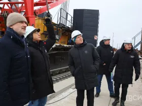 Делегация Совета Федерации ознакомилась с ходом строительства Ленского моста