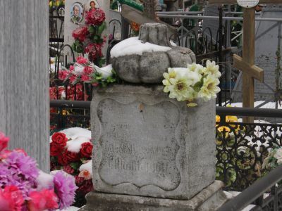 Надгробие на могиле Т.С. и Н.М. Снетковых