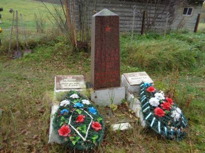 Братская могила 4 воинов Советской Армии, погибших в период Великой Отечественной войны 1941-1945 гг.