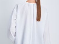 Блузка с округлым вырезом свободного силуэта