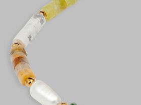 Колье из натуральных камней с жемчугом