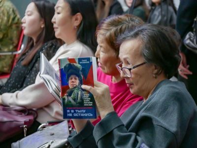 «Я в тылу не останусь»: в Якутске презентовали книгу памяти об участнике СВО Василии Данилове