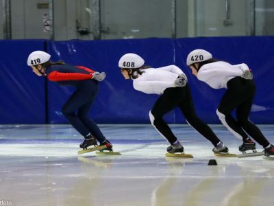 Шорт-трек и ничего лишнего. Первые соревнования на льду в Мирном