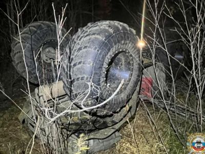 В Жиганском районе снегоболотоход опрокинулся и придавил водителя