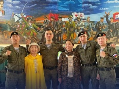 Вице-спикер парламента Якутии посетила воинскую часть морских пехотинцев