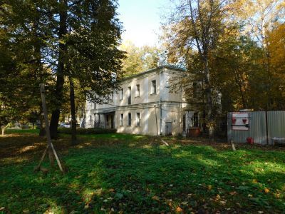 Флигель людской села Архангельского (богадельня)