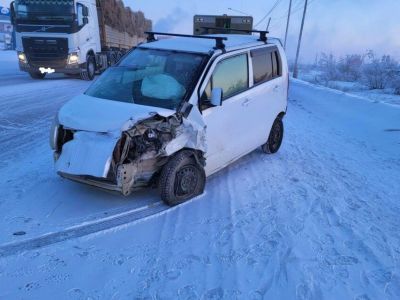В Якутске пьяный водитель без прав устроил ДТП с пострадавшим