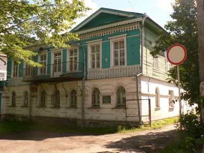 Купеческая контора, низ каменный, верх деревянный