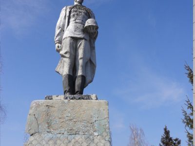 Братская могила советских воинов, погибших в боях с фашистскими захватчиками