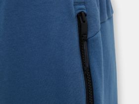 Спортивные брюки зауженного кроя на резинке