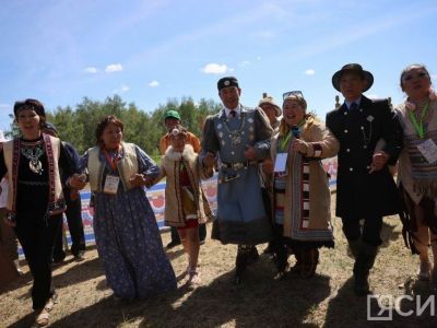 Круговые танцы коренных народов Севера провели на Ысыахе Олонхо