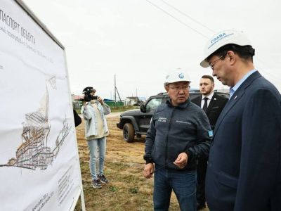 Глава Якутии в Олекминске проверил ход строительства газораспределительных сетей