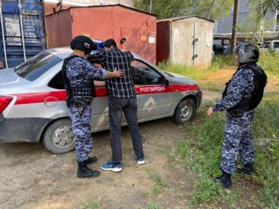 Росгвардейцы задержали жителя Якутска по подозрению в совершении кражи на городском пляже