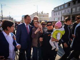 Глава Якутии принял участие в праздничных мероприятиях проекта «Проспект Победы»