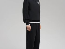 Толстовка свободного кроя из футера