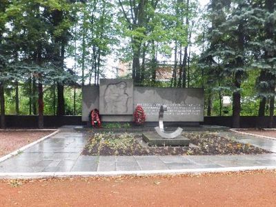 Братская могила бойцов Красной армии, рабочих и жителей Колпино, погибших и умерших в 1941-1942 гг.
