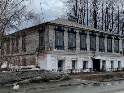 Дом бывшего управителя Кушвинского чугунолитейного завода, где в 1848-1852 гг. жил инженер металлург П.М. Обухов