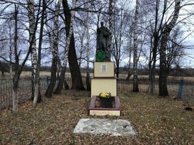 Братская могила воинов Советской Армии, погибших в феврале 1943 года