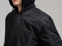 Утепленный бомбер с капюшоном и водоотталкивающей