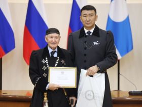 Носителям традиционной культуры вручили стипендии главы Якутии