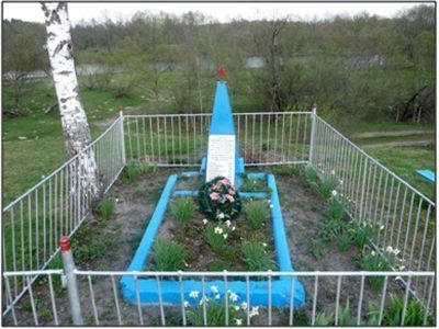 Братская могила 7 советских воинов, погибших в 1943 году в боях с немецко-фашистскими захватчиками