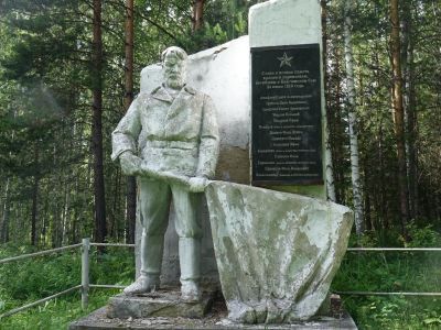 Братская могила четырнадцати партизан, погибших в Кайтымском бою с колчаковским карательным отрядом Красильникова 28 июня 1919 года