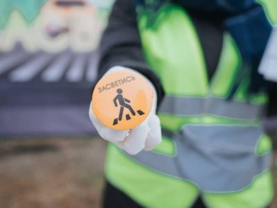 Светоотражающие значки и брелоки раздадут детям в Якутске