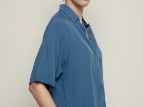 Блузка свободного кроя с коротким рукавом