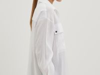 Блузка с воротником-стойкой и нагрудными карманами