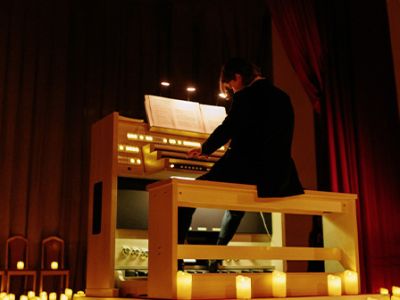 Эйнауди на органе при свечах