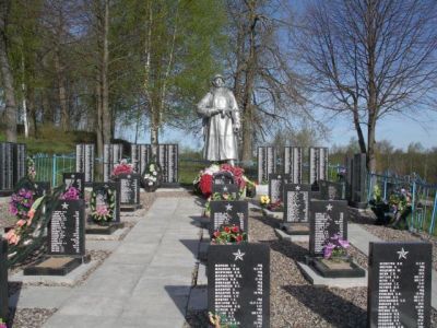 Братская могила воинов Советской Армии, погибших в 1944 г.