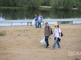 В Якутске прошел субботник «Особенности национальной уборки»