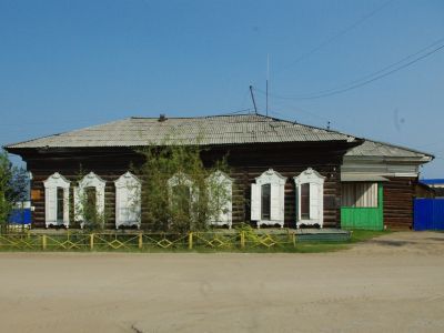 Жилой дом купца И.Н. Харитонова, в котором с января 1937 по сентябрь 1938 года жил и работал Винокуров Илья Егорович, выдающийся государственный и политический деятель Якутской АССР