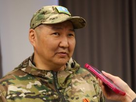 Нагрудные знаки добровольцев вручили участникам СВО в Якутии