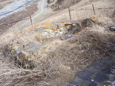 Склеп полуподземный с гладкой фасадной стеной (основание) 6