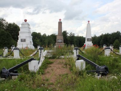 Братское захоронение воинов Красной Армии и советских воинов, погибших в 1919 г. и в 1941-44 гг.