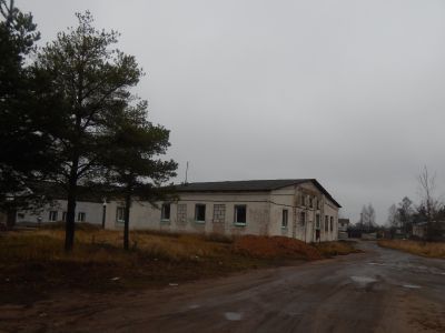 Памятное место, где в мае 1930 года была создана первая на Смоленщине МТС. Первым ее директором был И.М. Ковалев