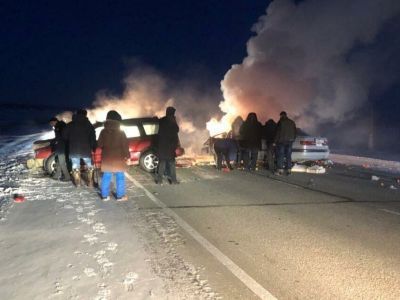 В результате лобового столкновения двух автомобилей возле села Немюгюнцы в Якутии погиб человек