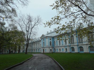 Корпуса жилые (каре) с угловыми церквями