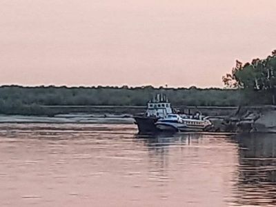 Теплоход с пассажирами сломался на реке в Мегино-Кангаласском районе 