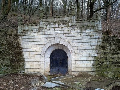 Портал в штольню источника № 1