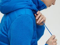 Утепленная куртка с вязаными рукавами